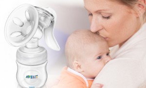 Mother with newborn baby and Philips AVENT Comfort Manual Breast Pump
