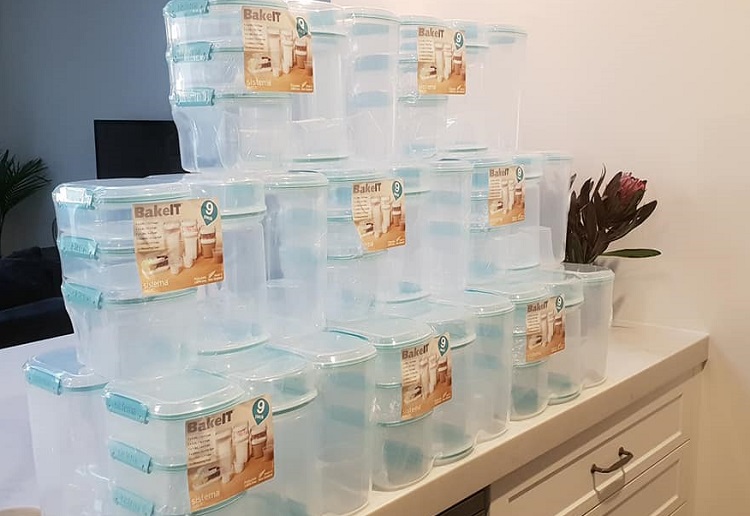 Woolworths Goes One Better Than Coles in the Plastic Container Promo